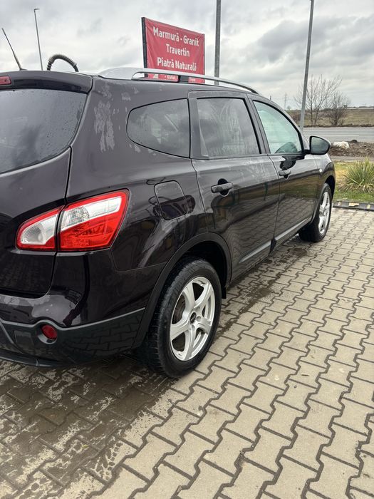 Se vinde mașină personală Nissan Qashqai, 2.0 litri, 5+2 locuri