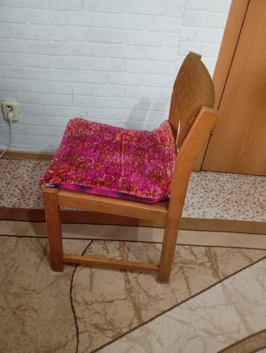 Продаются стулья немецкого качества б/у.