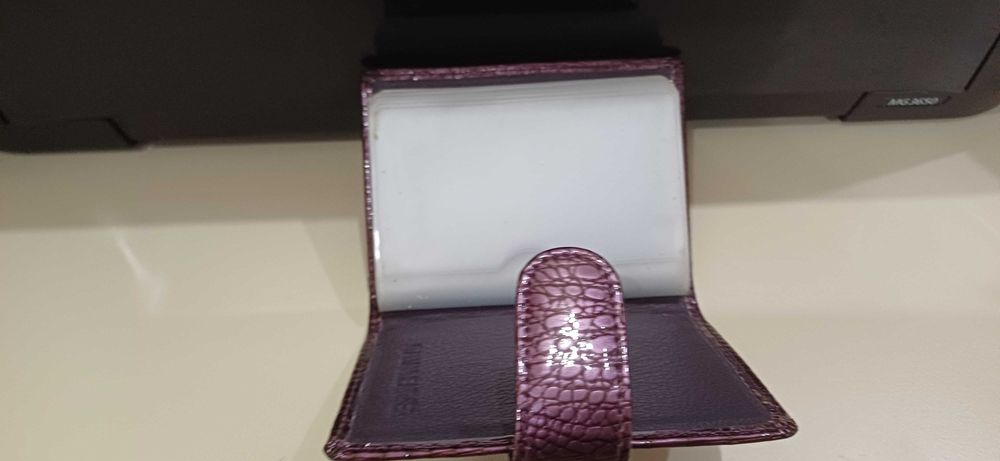 Портфейл от естествена кожа за  лични документи