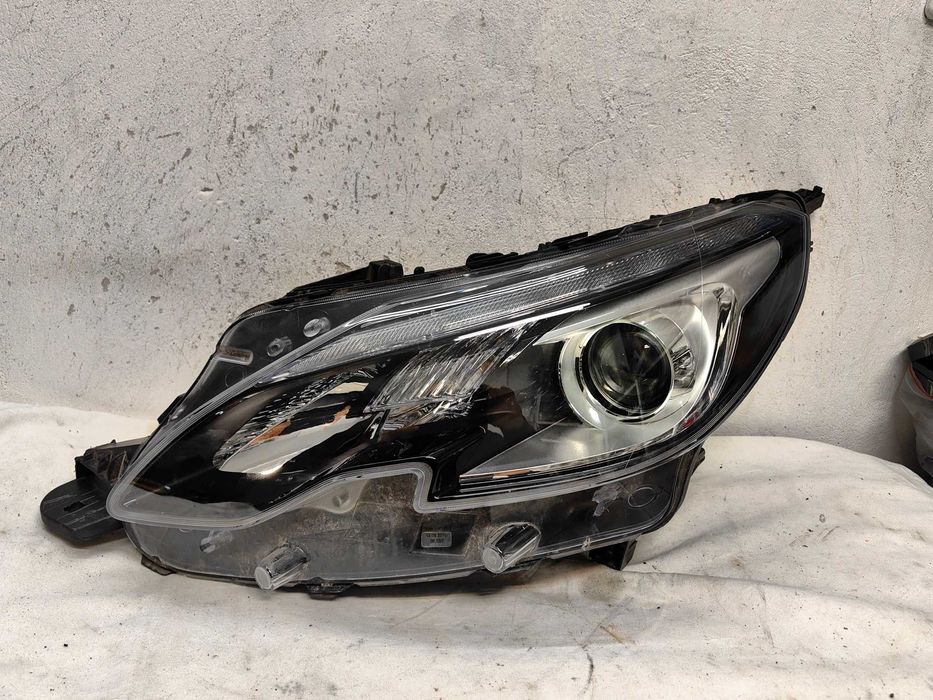 Оригинален фар Пежо 2008  Peugeot 2008 Face Led