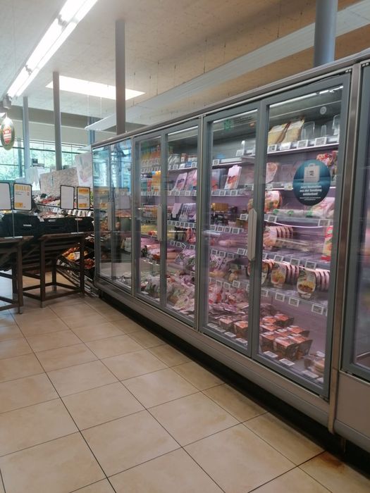 Vitrine frigorifice cu usi de sticla