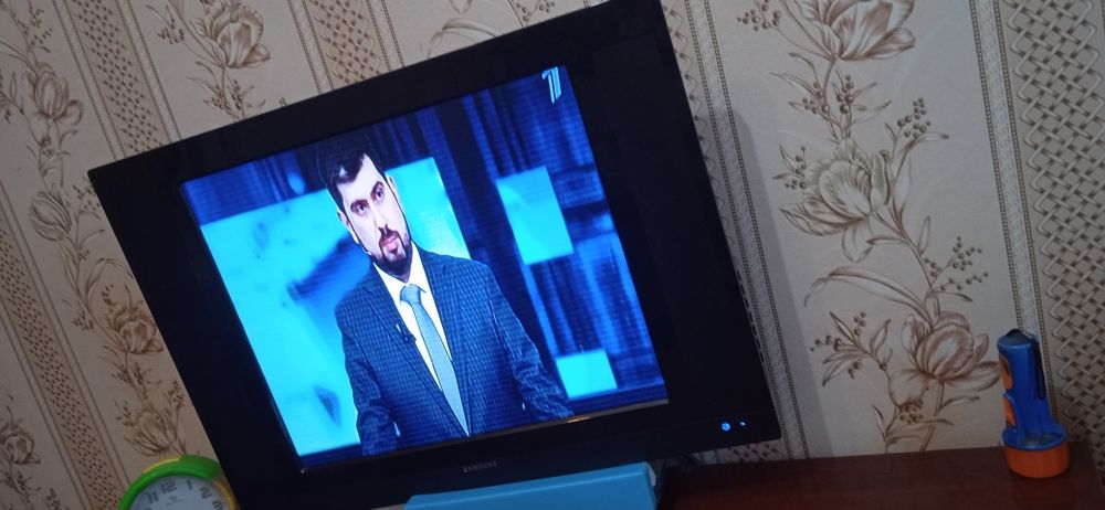 Телевизор Самсунг,Плоский, 43см диагональ,Срочно! Переноска Пилот 5