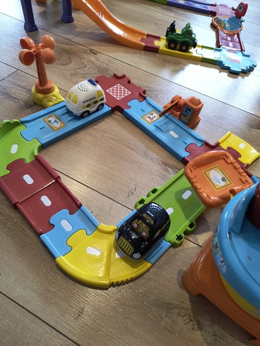 Aeroport Vtech cu 2 masinute