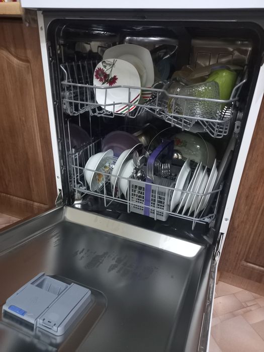 Продам посудомоечную машину