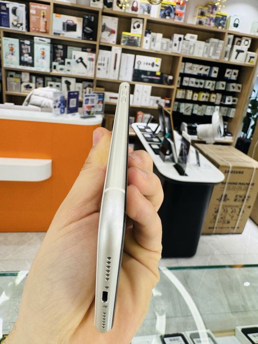 Apple Iphone used 11 128gb white oq sim 76% ideal holati zur