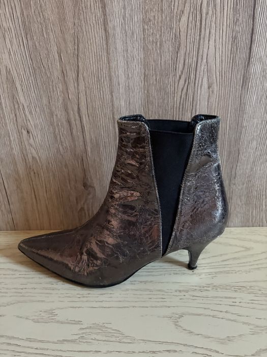 Подарявам дамски обувки 38-ми новер