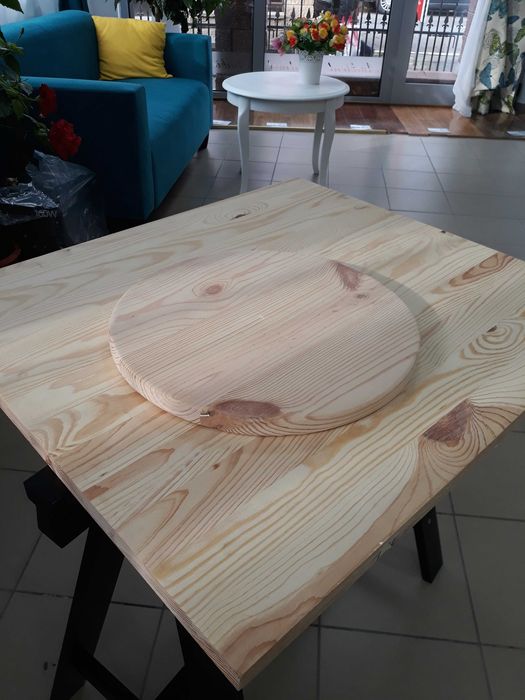 Vindem din stoc sau la comanda blaturi din lemn masiv de pin finisate