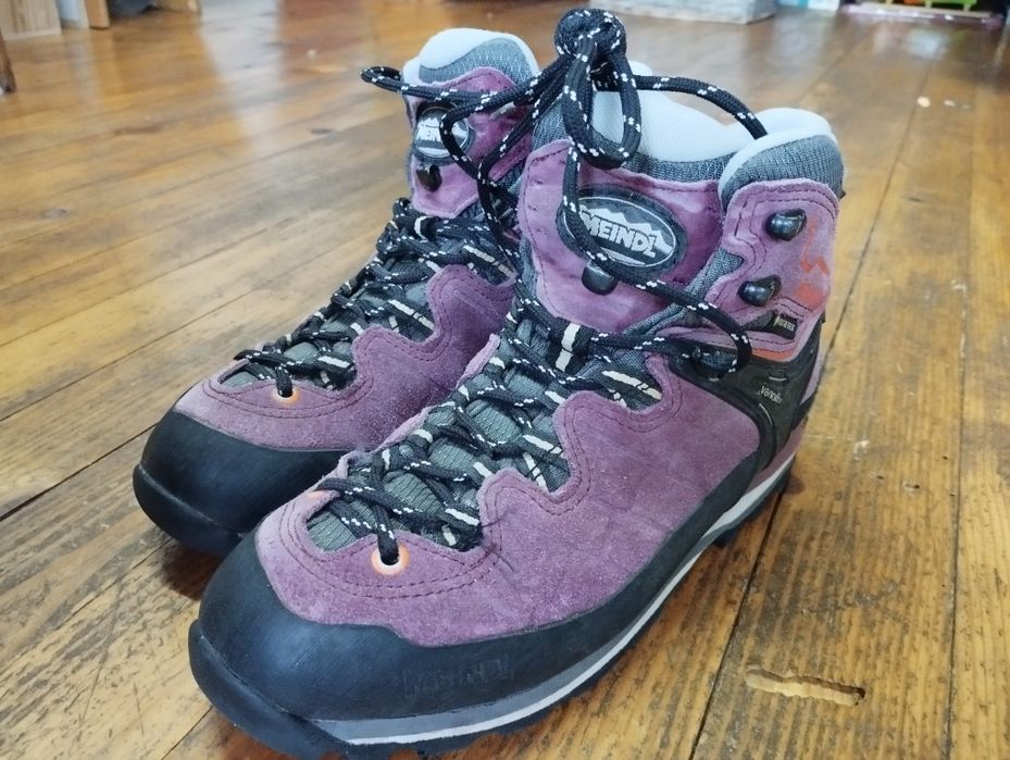 Дамски туристически обувки  MEINDL, номер 391/2 145лв.