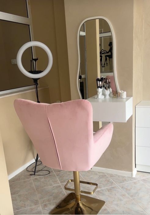 Тоалетка с лед огледало по потъчка и стол