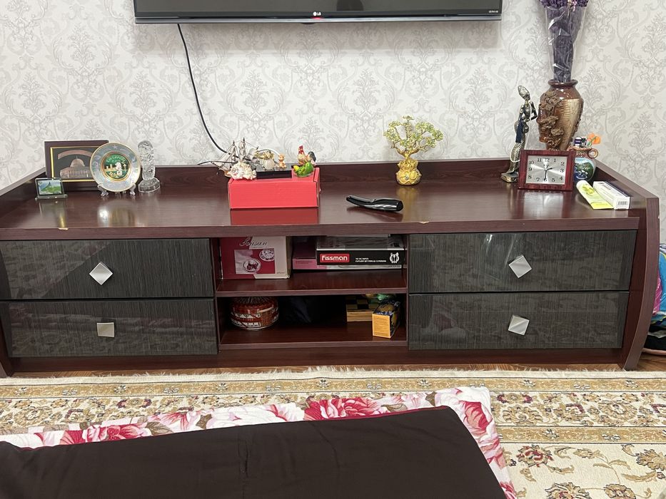 Тумба под ТВ из дерева