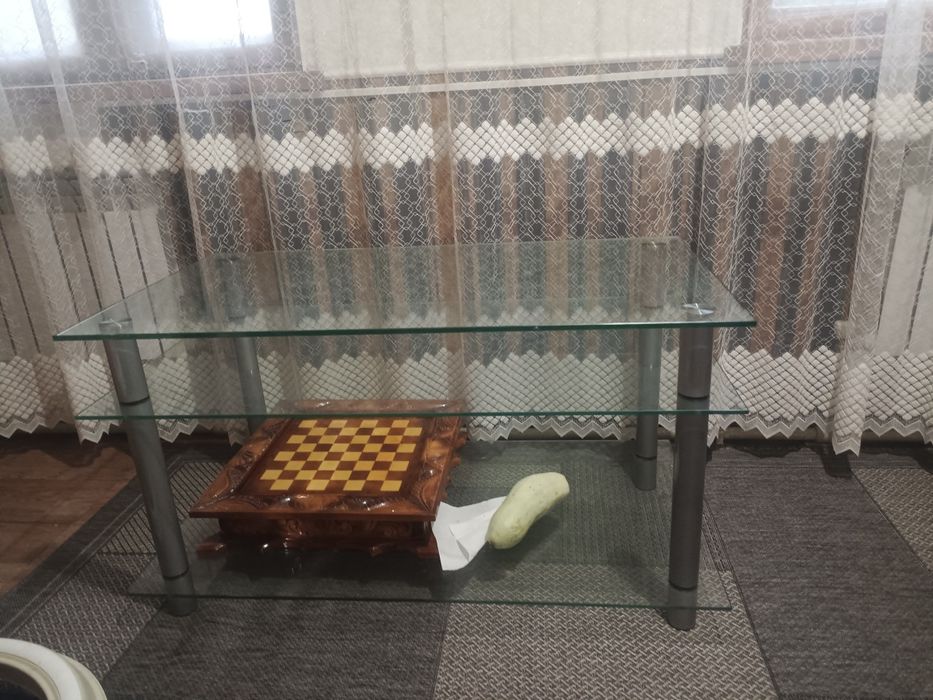 Продам журнальный столик стекло