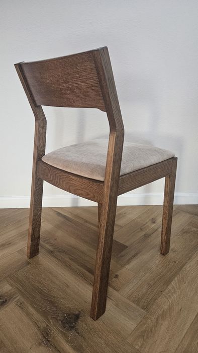 Vand set 2 scaune din lemn masiv