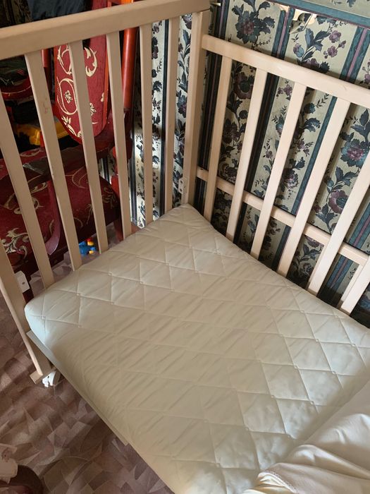 Продам кровать детскую с матрасом