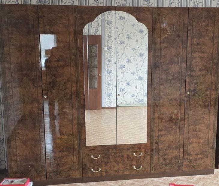 Шкаф для спальни 6 дверный.