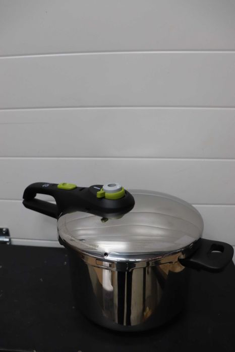 Тенджера под налягане Tefal Secure 5 NEO, 6л