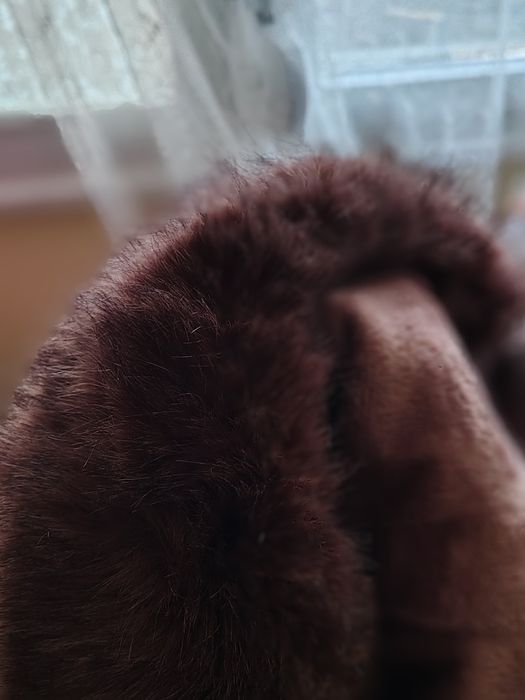 Дамско късо яке с пух на качулката