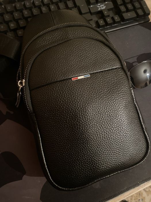 Продам мужскую сумочку через плечо