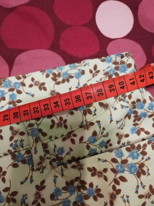 Pantaloni treisferturi, de la Huke Woman, noi Print florar, Marimea 42