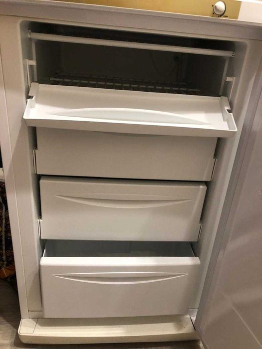 Продам морозильную камеру "Индезит"