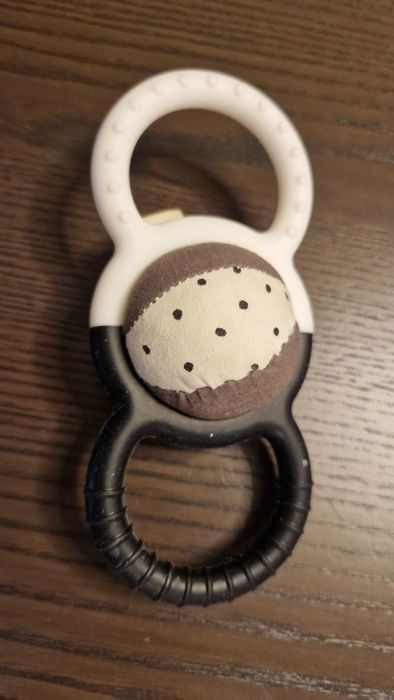 Дървени и меки играчки за бебета