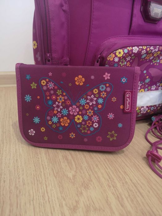 Ученическа раница със аксесоари