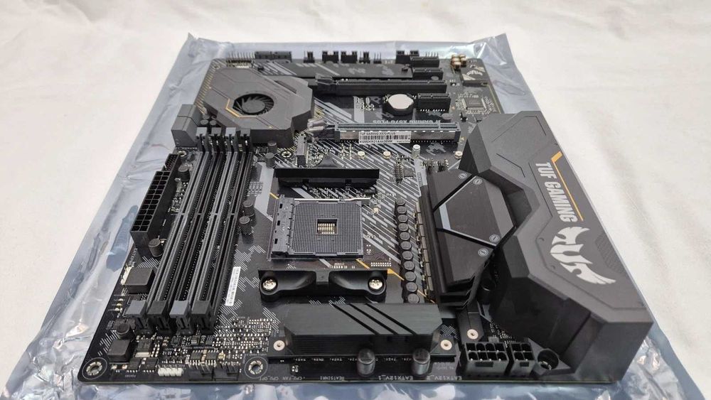 Дънна платка ASUS TUF GAMING X570-PLUS АМ4