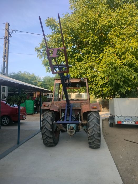 Cupă și furca în tiranți