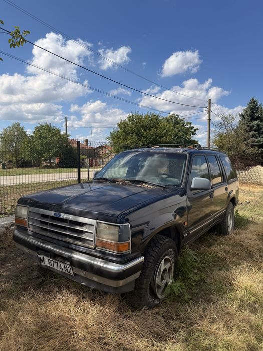 Продават се бус и джип