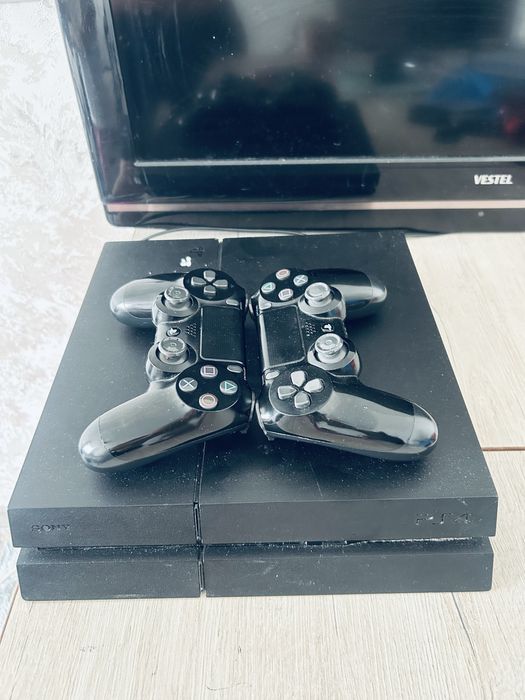 Пс 4 продам 2 джостика