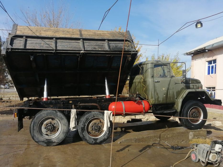 Zil 131 .Yili 1990. Yoqilĝi gaz. Balonlar yaxshi.