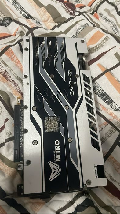 Vand placa video amd si sursa corsair