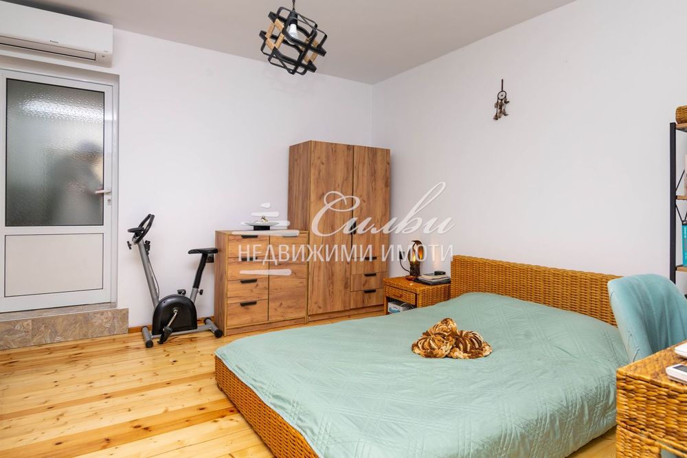 Продава се Етаж от къща в Шумен, Център - 137 кв.м за 1296 €/кв.м - Снимка #4