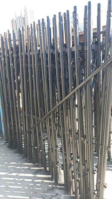 Vând popi metalici și schelă