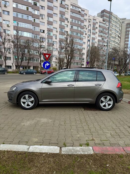 VW Golf 7 Automat 1.6 TDi • Distronic • Lane Assist • Panoramic • LED • Piele Alcantara • Webasto • Navy mare 3D • Climatronic • Senzori 360 • Cârlig