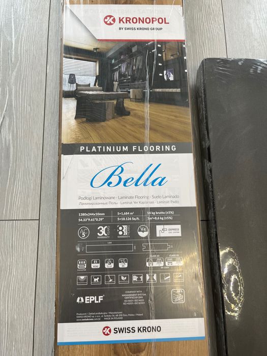 Vând 4 baxuri parchet laminat 10 mm Coletta oak + 4 baxuri polistiren