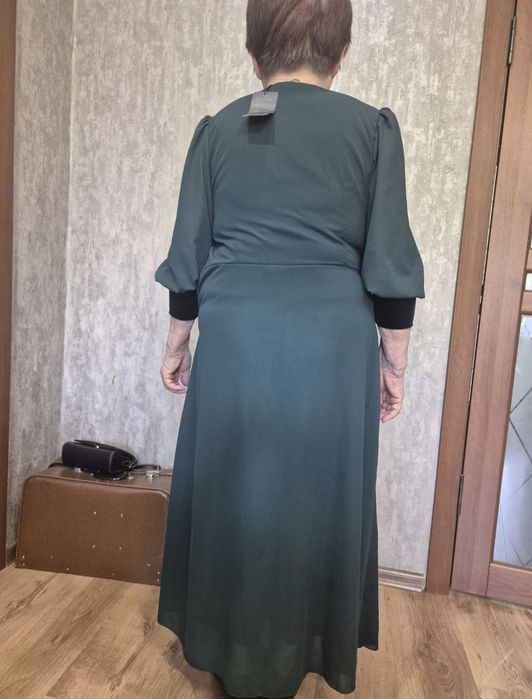 Продам новое платье.