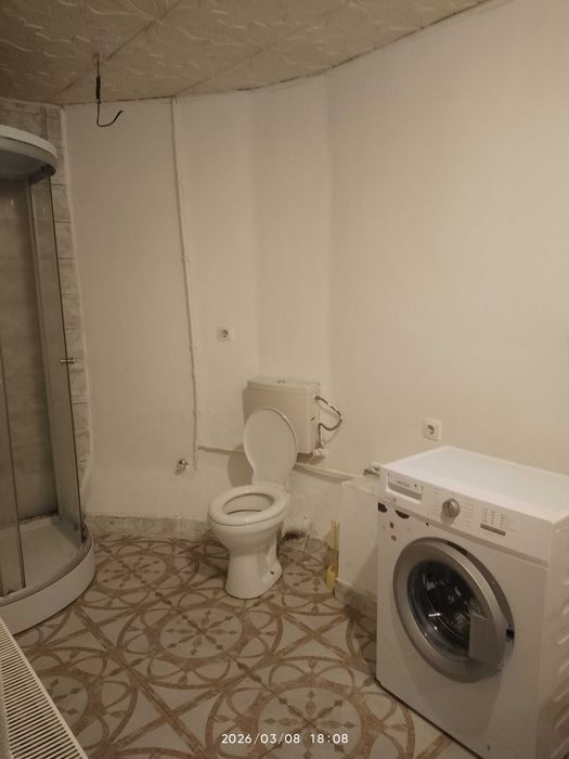 Închiriez garsonieră la casa