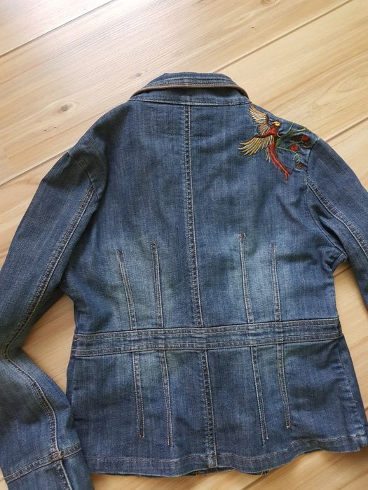 Дънчено яке с бродерии.