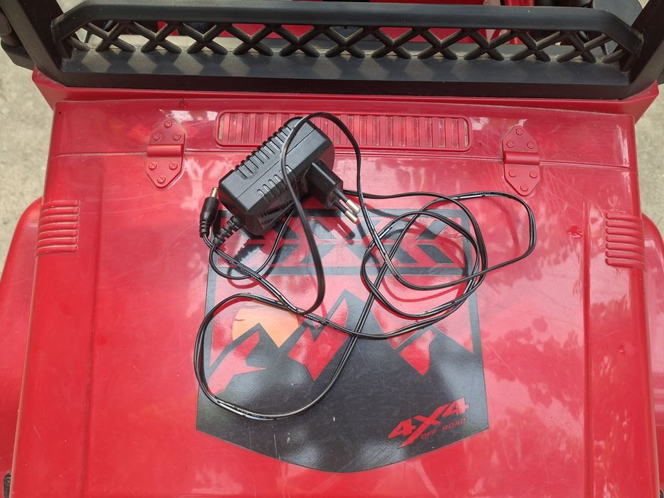Vând mașinuța electrica copii 1-6 ani