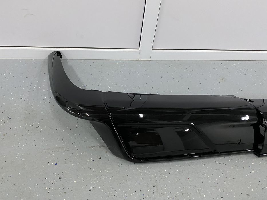 Задний накладка Lexus  LX 570