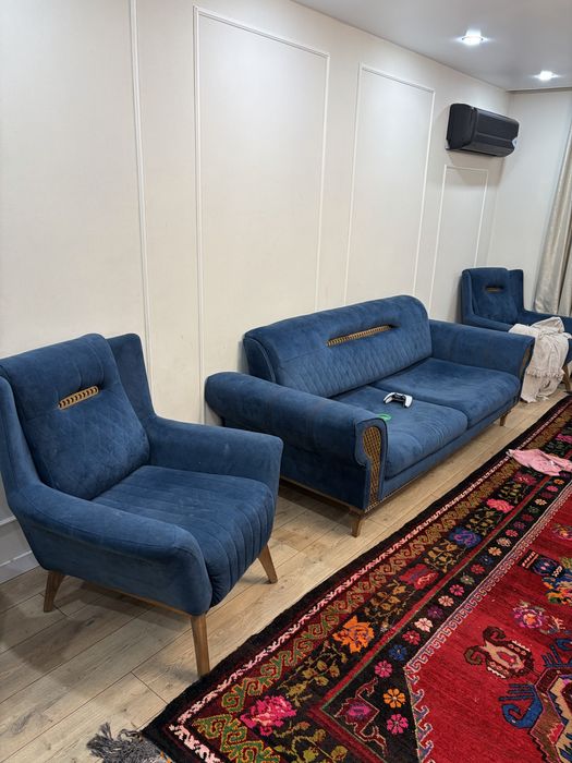 Продам диван в зал