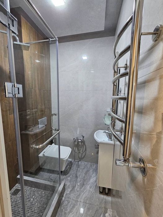 S1 da joylashga o’zimning ofisim arendaga beriladi. Tayyor ofis.