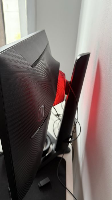 Монитор Samsung Odyssey G7 - 144гц, 4К