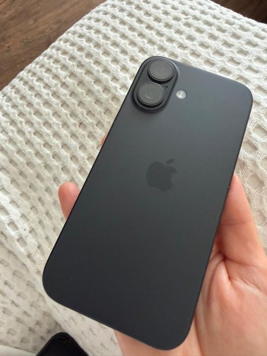 Iphone 16 черного цвета