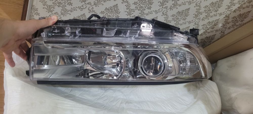 Фара на хайлендер 2019г