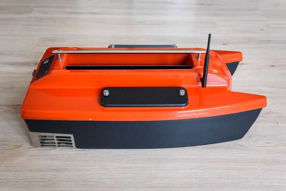 Лодка за захранка (лодка за захранване) с автопилот и LiPo батерии