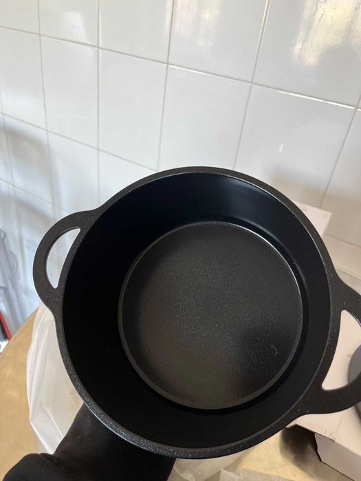 Cocote din fontă emailată negru mat Ø18 cm – peste 50 bucăți NOI