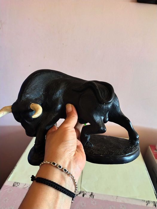 Много Рядка Испанска Колекционерска Фигура-Бик