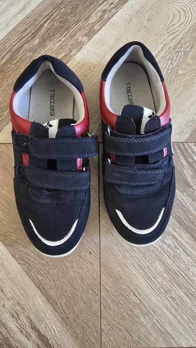 Кроссовки или кеды детские