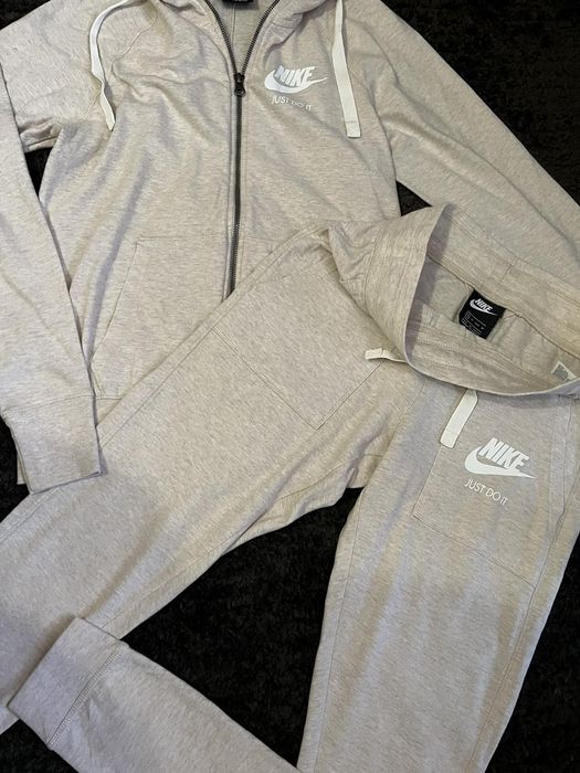 Оригинален екип Nike, xs , бежав